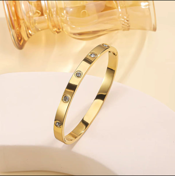 Luxury Gold Crystal Bangle – Elegant Designer Bracelet for Women