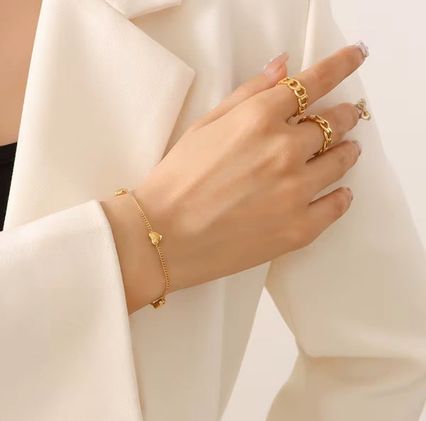 Sanas heartCharm Bracelet