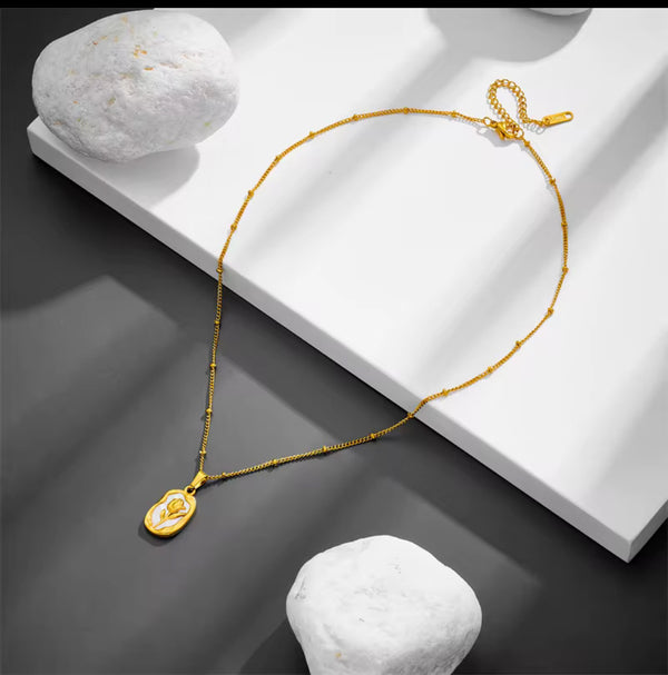 Elegant Rose Flower Pendent Necklace