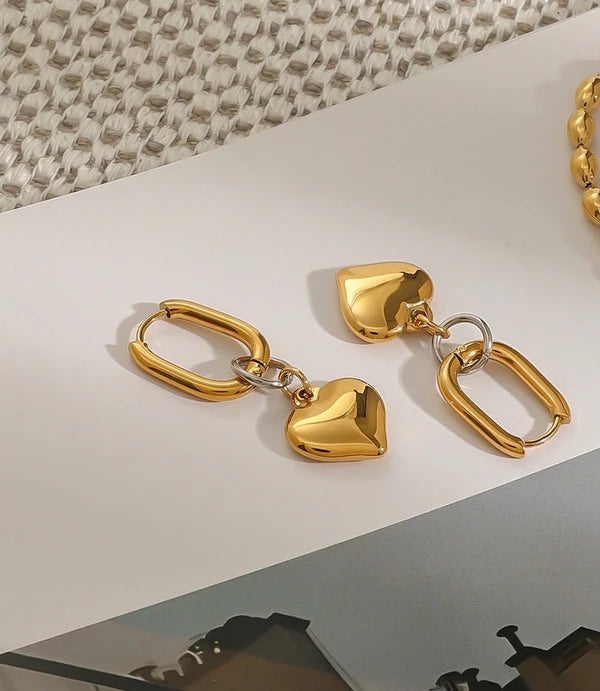 Gold Abstract Ribbon Necklace with Pear-Cut Stone