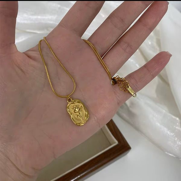 Gold Floral Pendant Necklace – Veloura Jewels