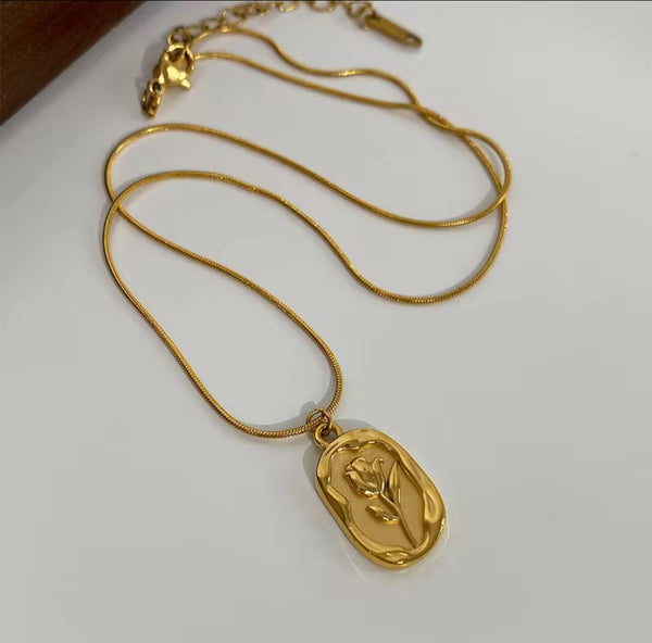 Gold Floral Pendant Necklace – Veloura Jewels